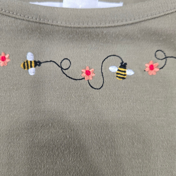 Y2K C.J. Banks Embroidered Bee & Beehive Graphic Tee Shirt Size 14W NWT - Picture 4 of 8